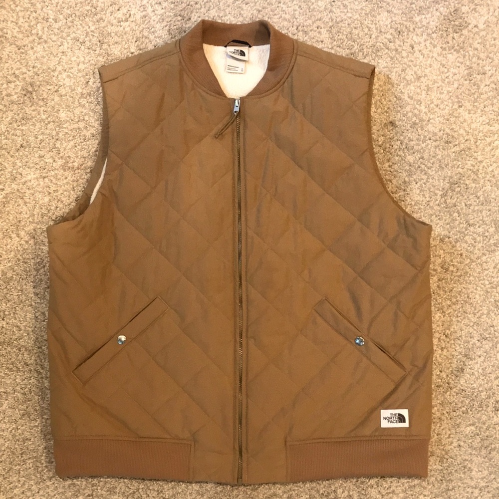 Northface Men’s Cuchillo Insulated Vest, size XL, brown